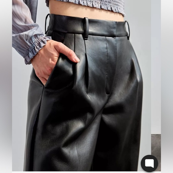 Aritzia Effortless Pants - Black Vegan Leather - Size 6 NWT - Picture 2 of 8